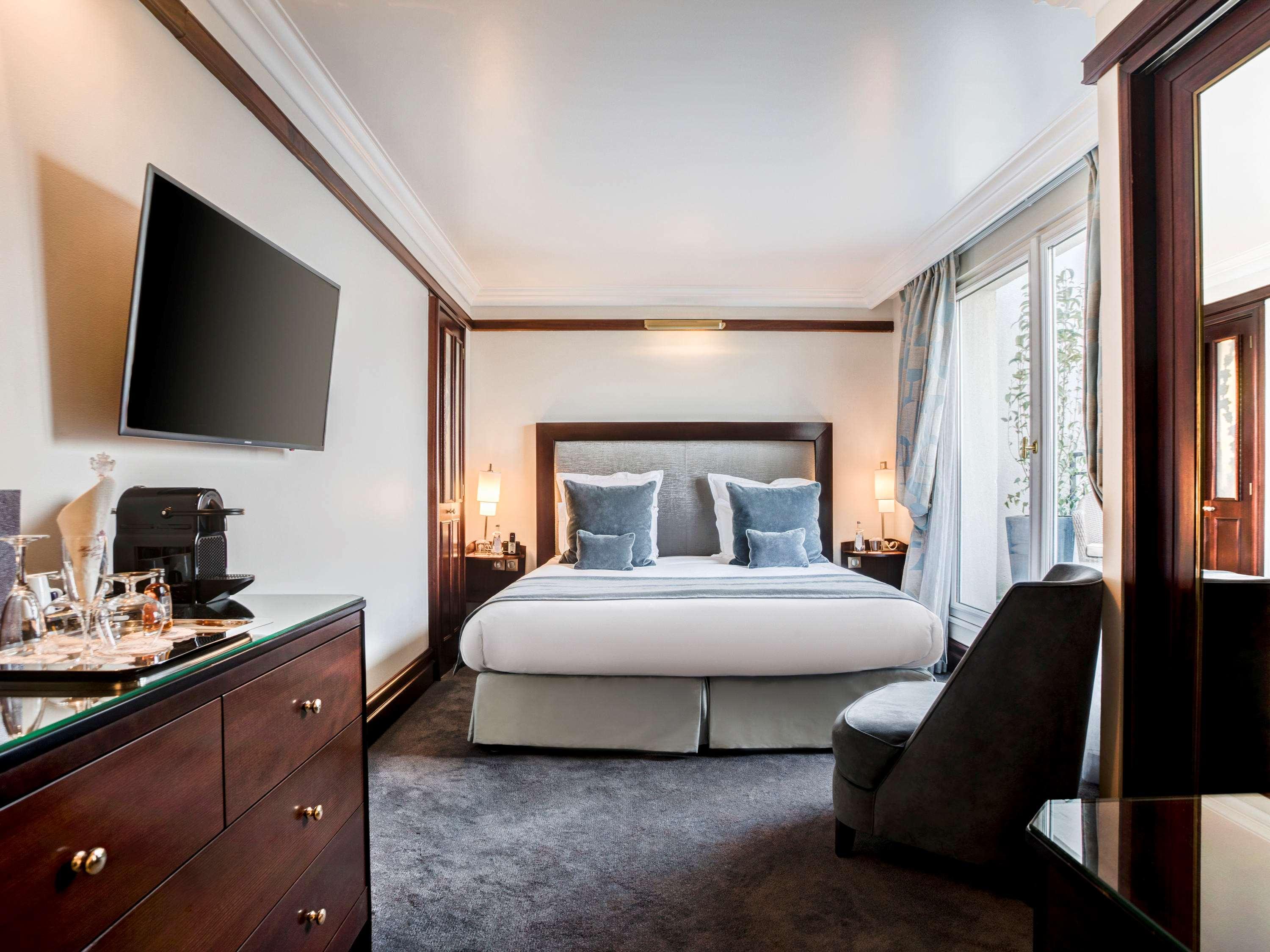 Hotel Pont Royal Париж Екстер'єр фото A room at the hotel
