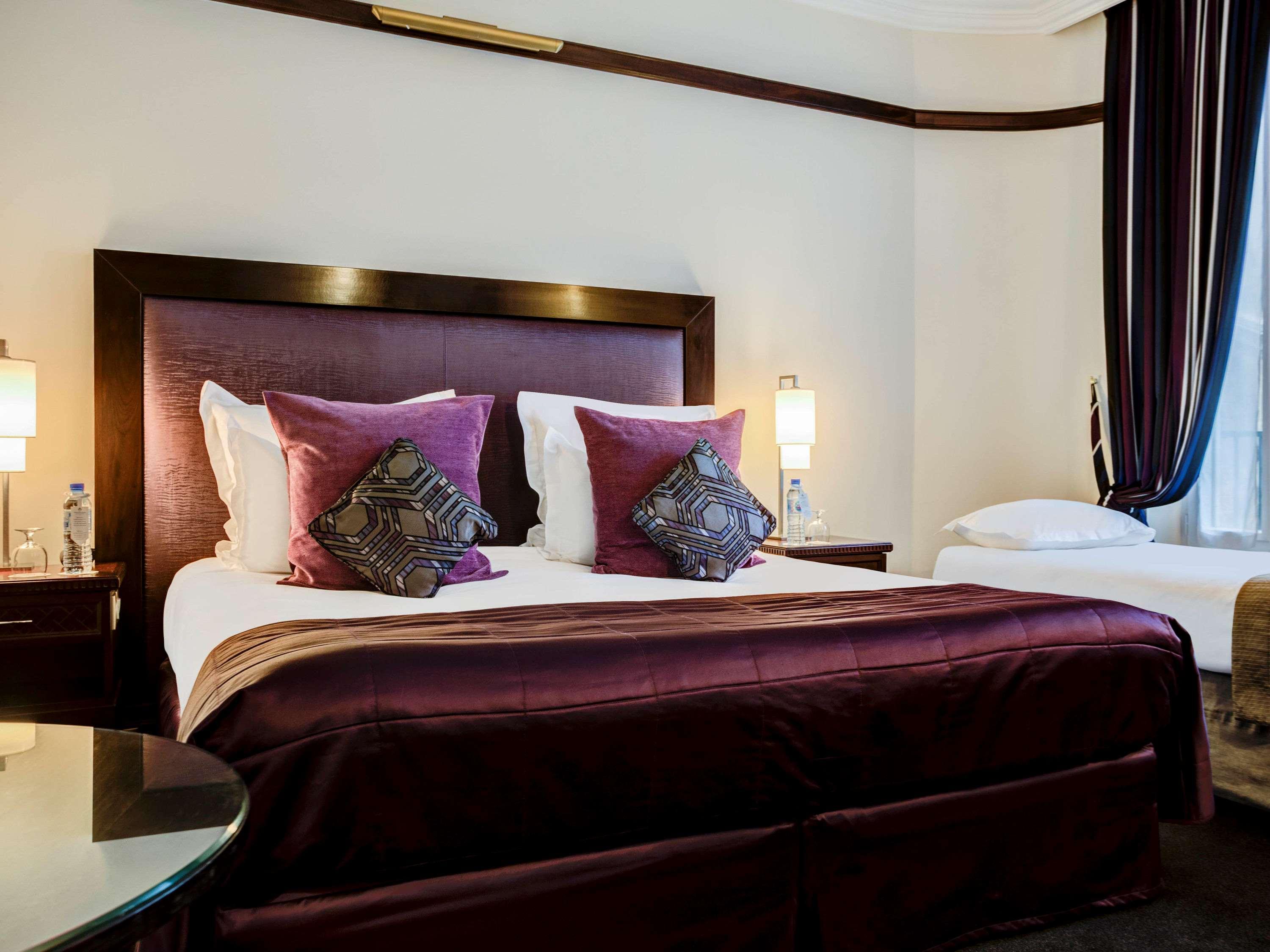 Hotel Pont Royal Париж Екстер'єр фото A bedroom at the hotel