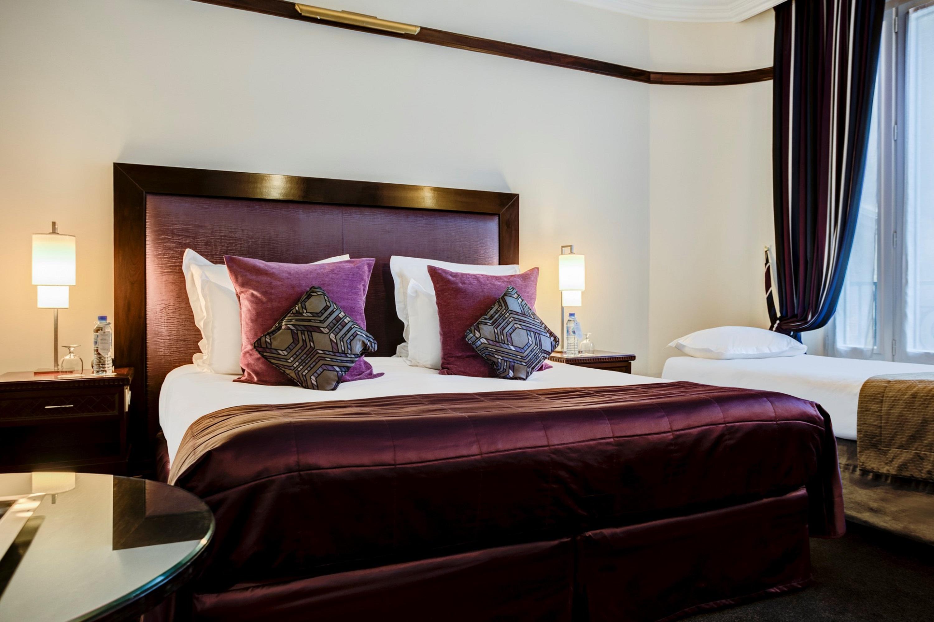 Hotel Pont Royal Париж Екстер'єр фото A bedroom at the hotel