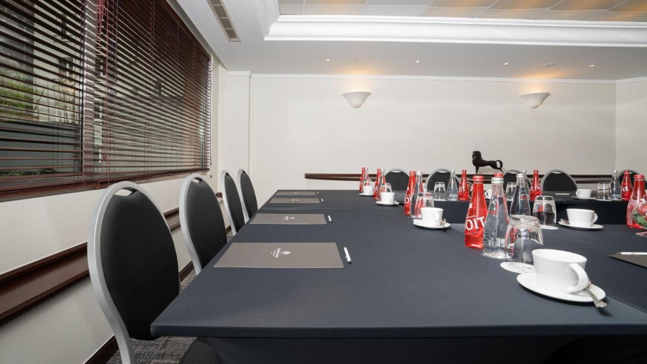 Hotel Pont Royal Париж Екстер'єр фото Meeting room at the Hilton London Heathrow
