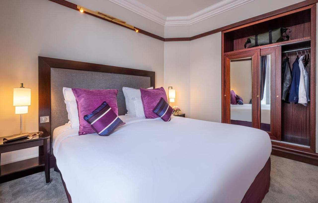 Hotel Pont Royal Париж Екстер'єр фото A bedroom at the hotel