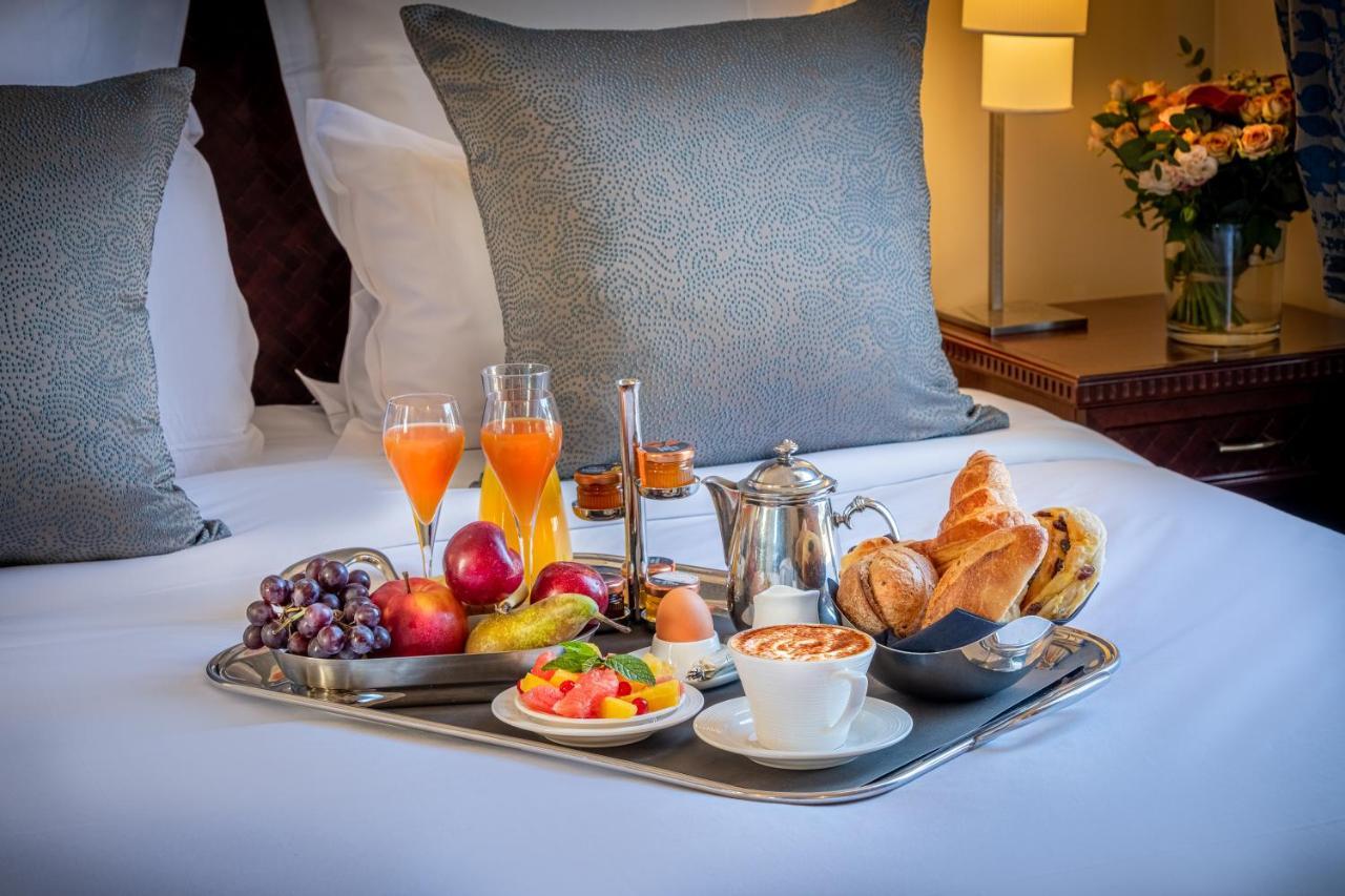 Hotel Pont Royal Париж Екстер'єр фото Room service