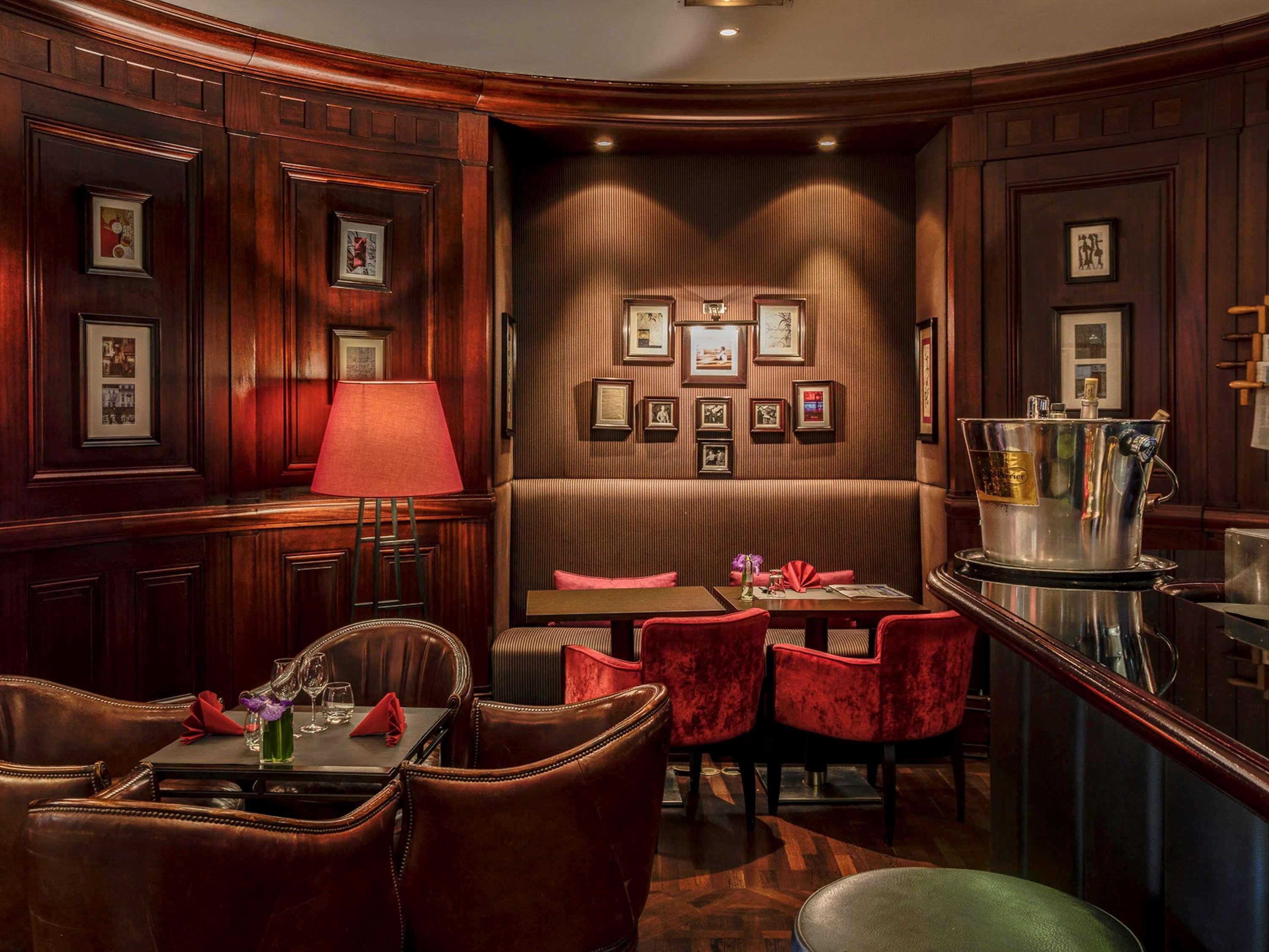 Hotel Pont Royal Париж Екстер'єр фото The bar at the Ritz