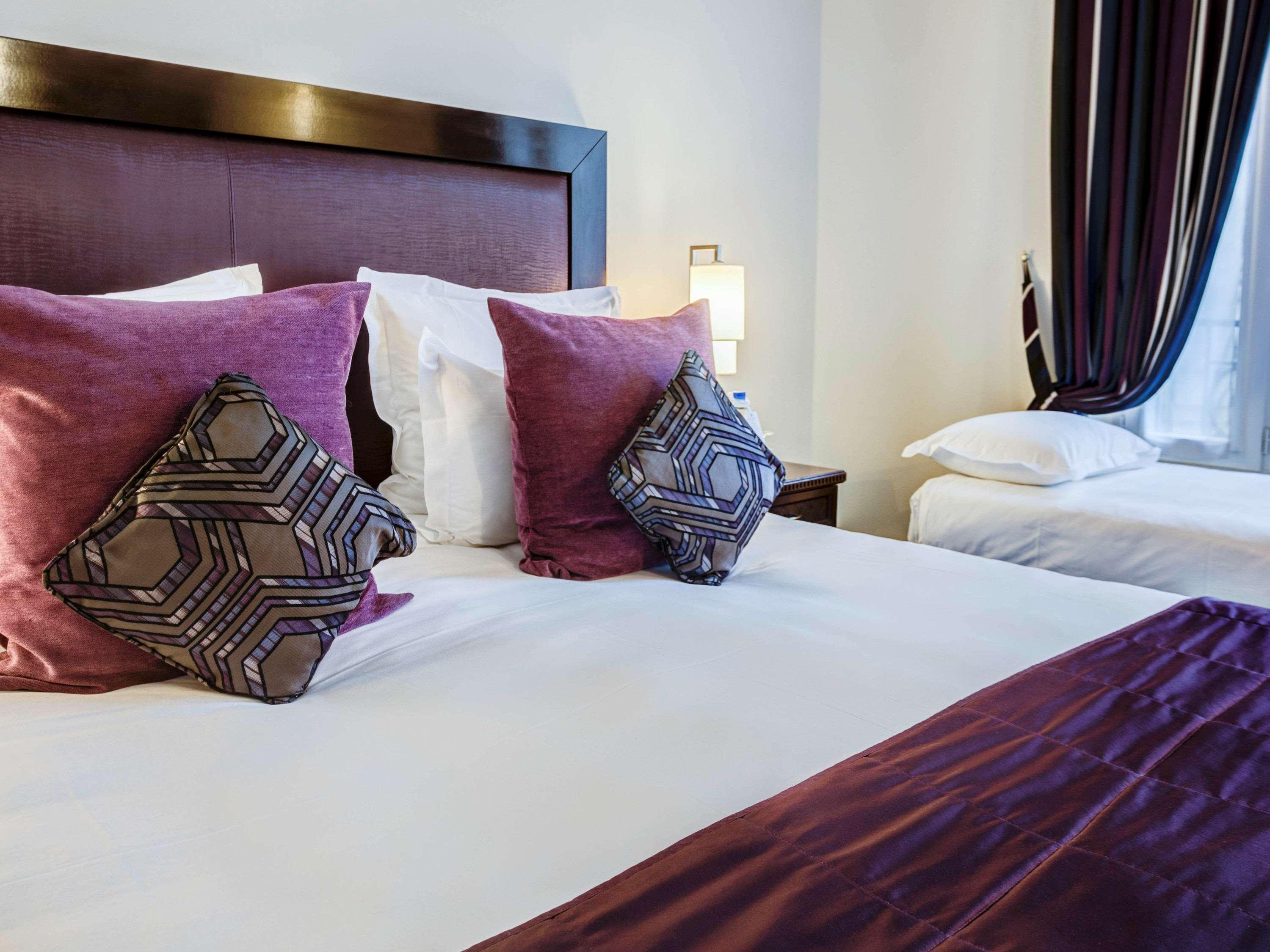 Hotel Pont Royal Париж Екстер'єр фото A bedroom at the hotel