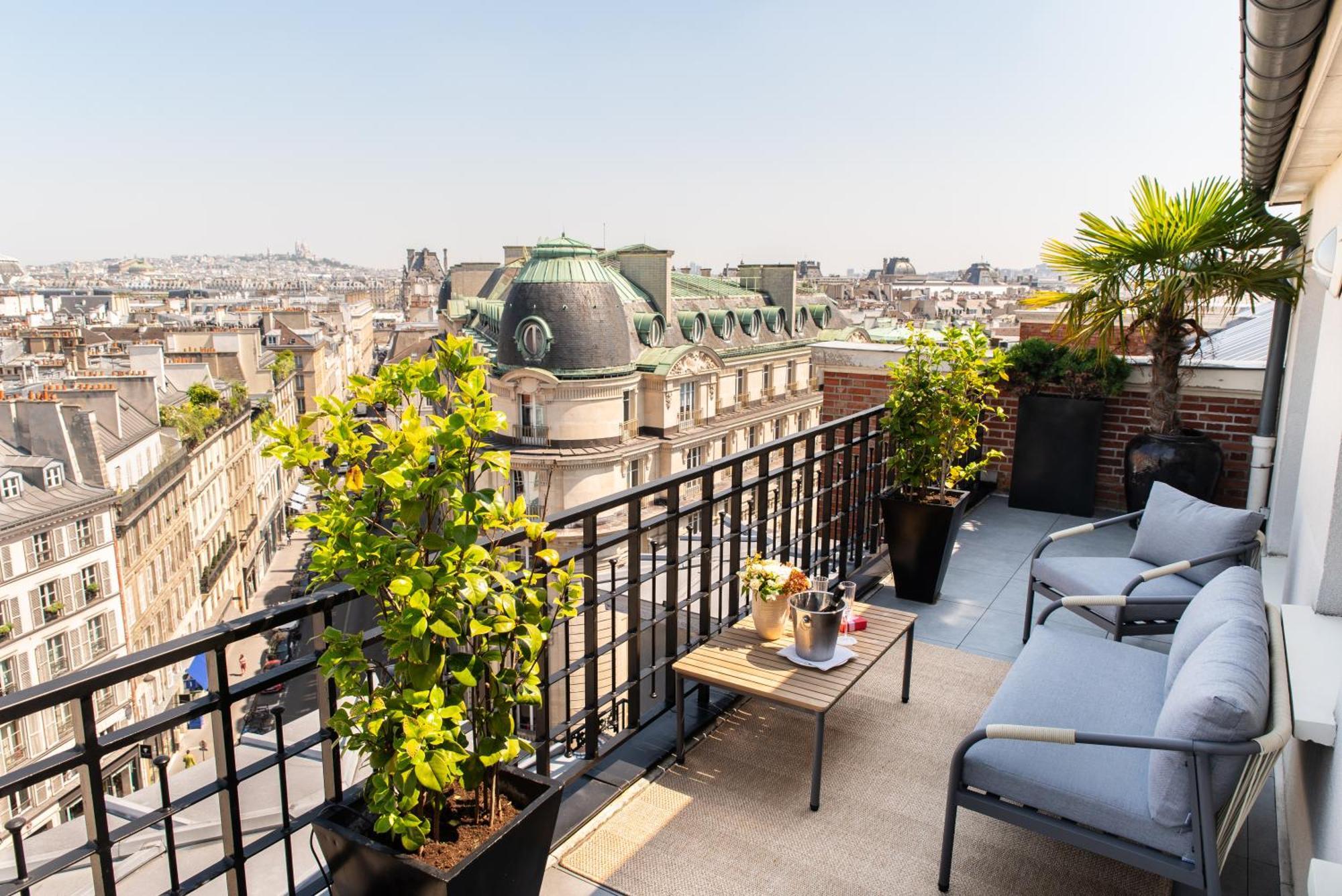 Hotel Pont Royal Париж Екстер'єр фото A balcony in Paris